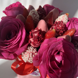 Бокс «Love is»